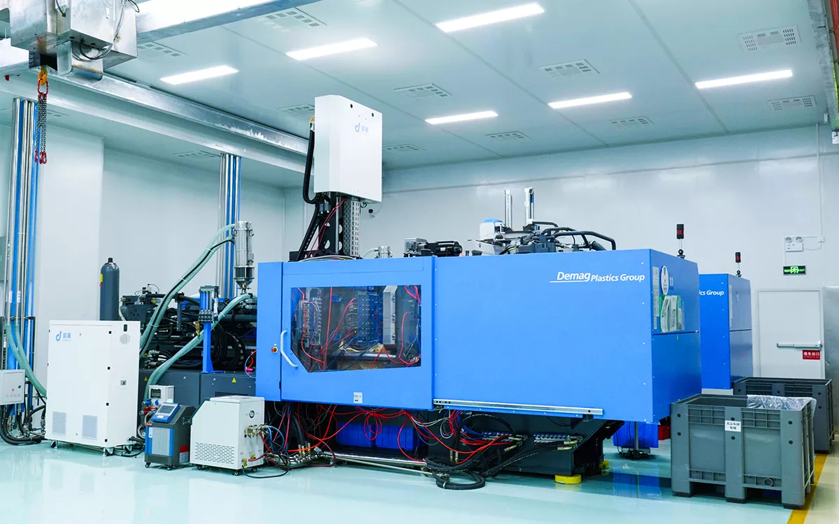 Dust-free workshop production line